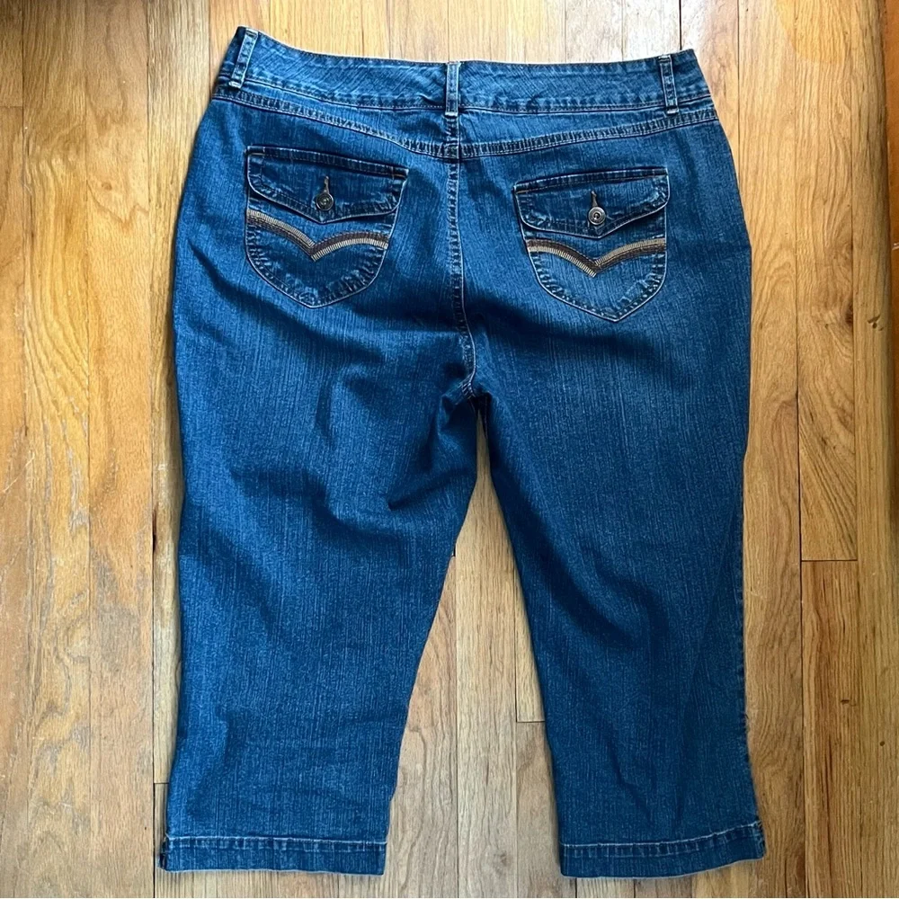 Capri Jeans - Picture 8 of 8